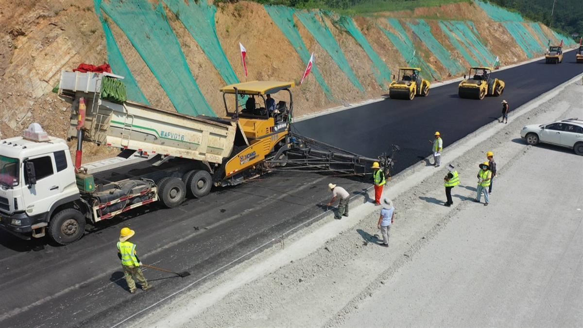 拓寬通往老區(qū)的道路,230國道七里坪至紅安縣城段改擴(kuò)建工程加速推進(jìn)