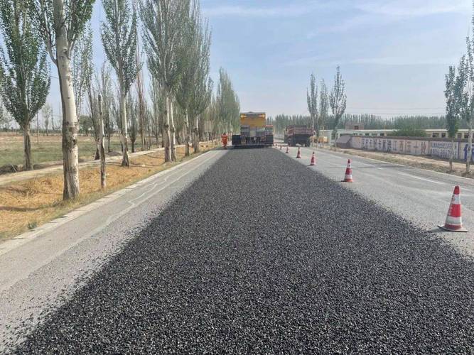 政務(wù)動(dòng)態(tài)|甘州公路段s301線路面預(yù)防性養(yǎng)護(hù)工程同步碎石封層全面開工